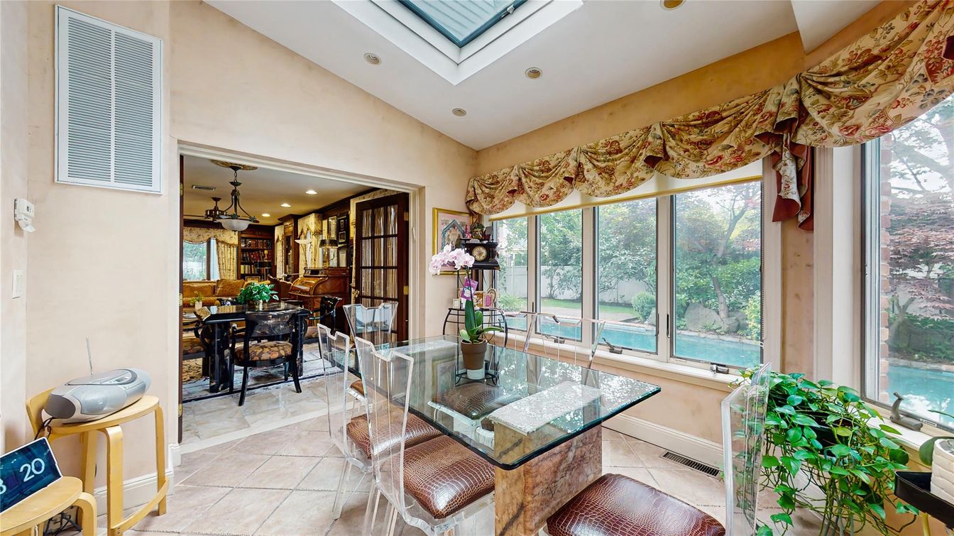 Dining room, Interior, Pendant Lights, Recessed Lighting