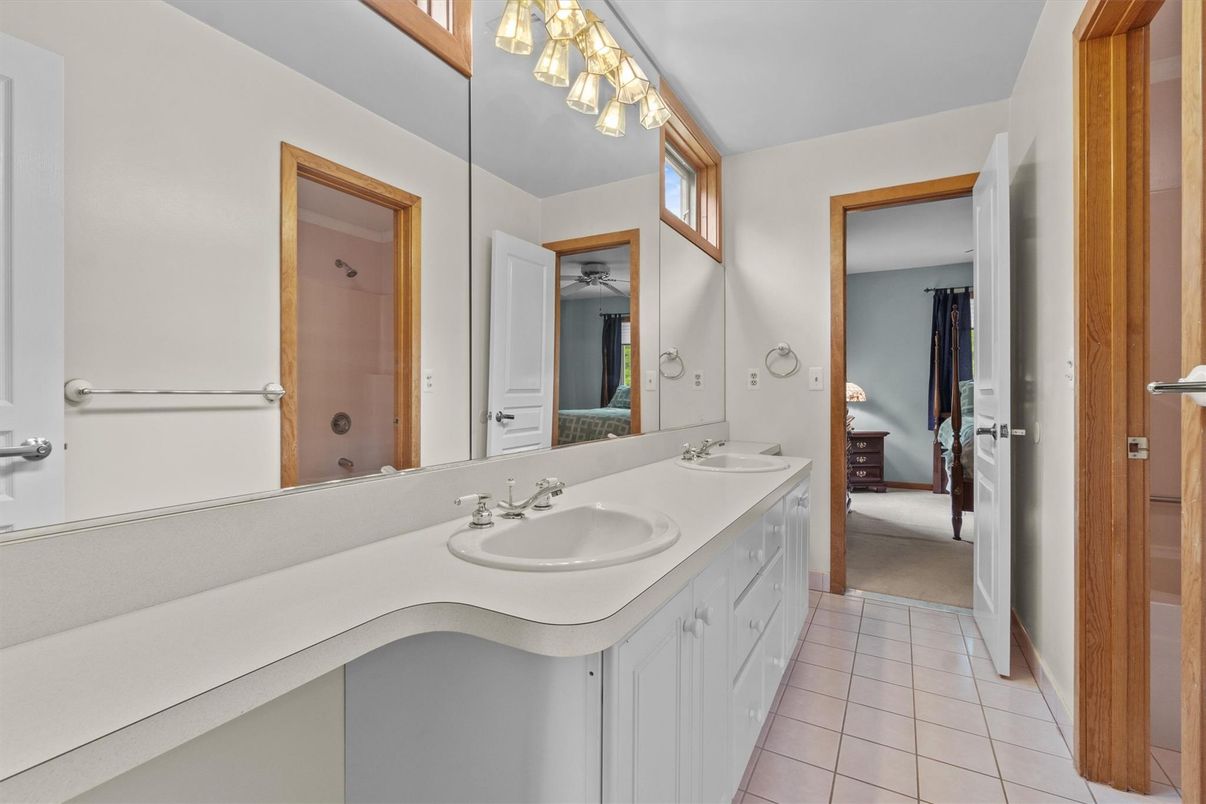 Bathroom, Dual Sink Vanities, Interior