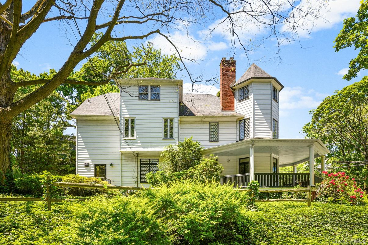 Backyard, Exterior, Facade, Queen Anne Victorian