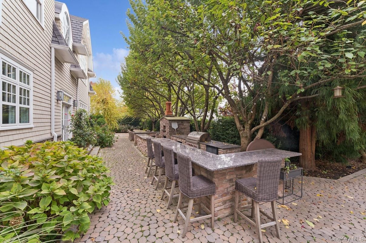 Exterior, Outdoor Kitchen