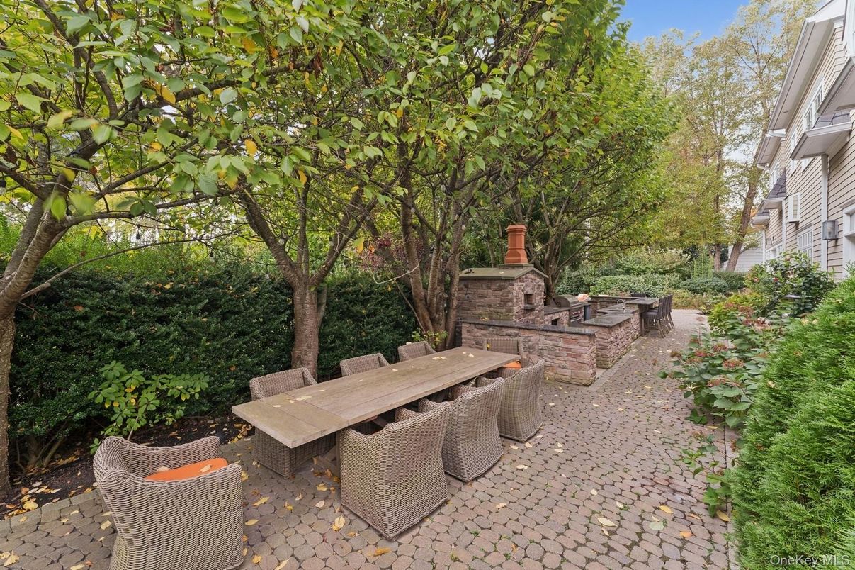 Exterior, Outdoor Kitchen