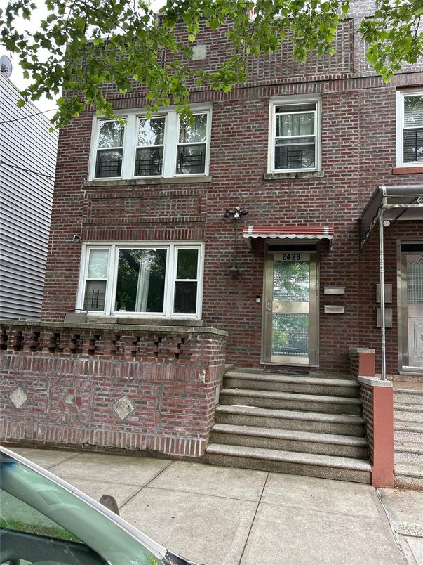 Exterior, Facade, Brick Facade, Rowhouse