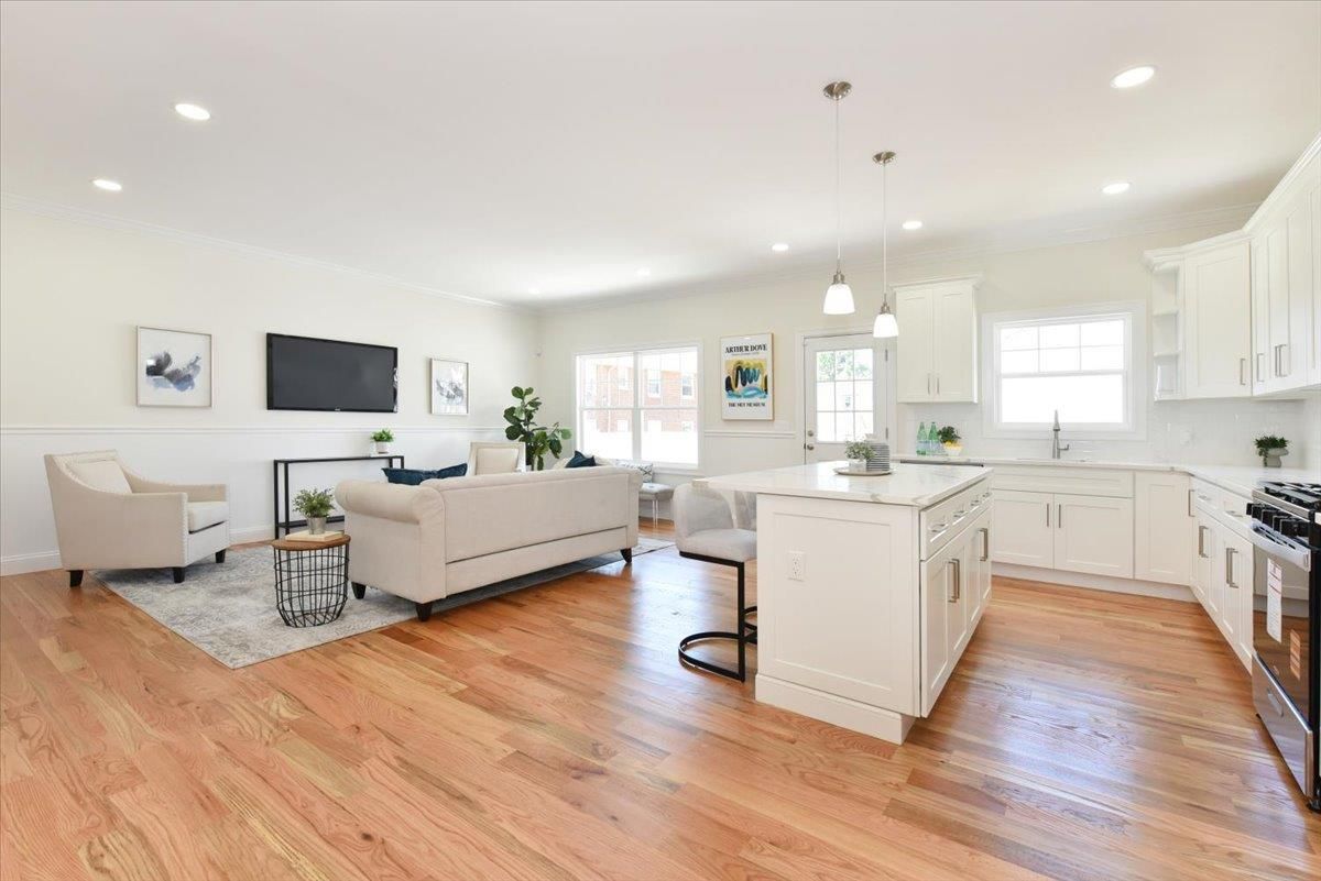 Interior, Kitchen, Living room, Pendant Lights, Recessed Lighting, Wood Texture Flooring