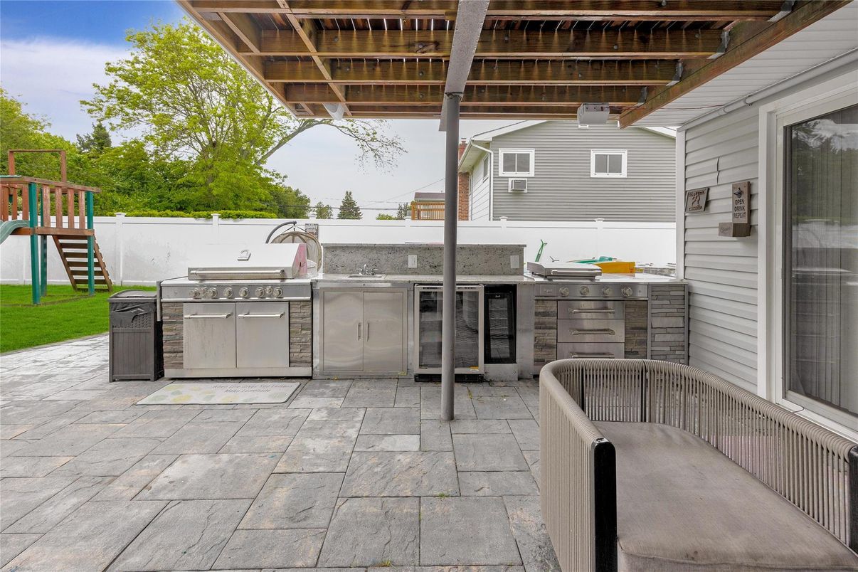 Exterior, Outdoor Kitchen, Playground