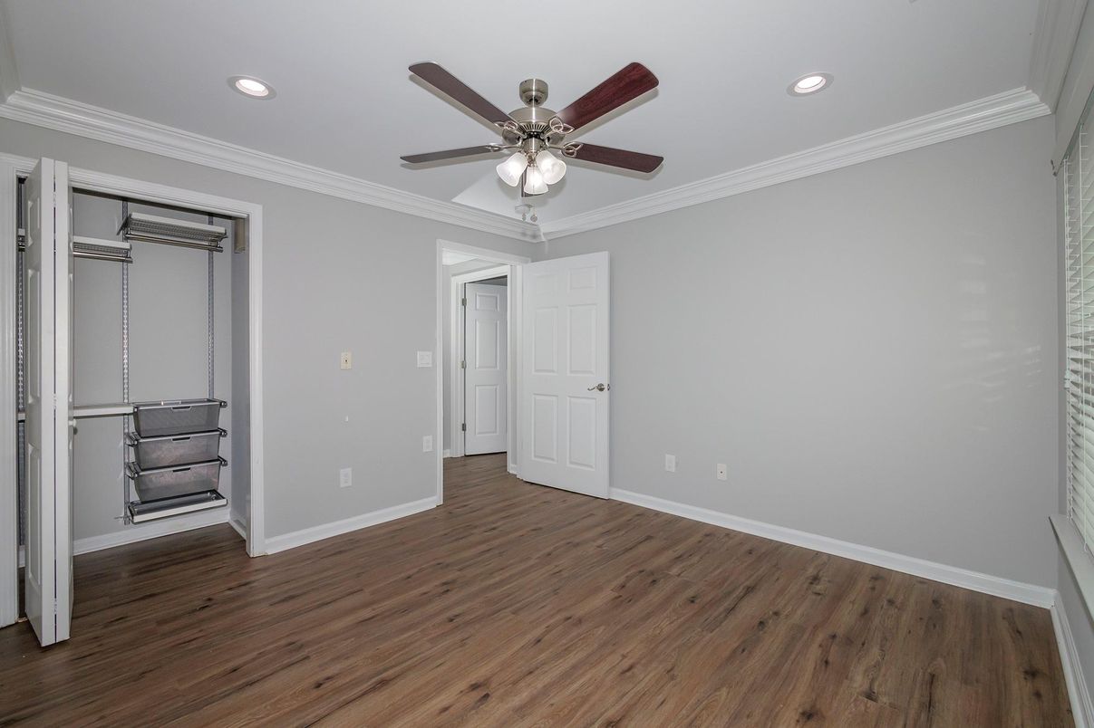 Empty room, Interior, Recessed Lighting, Wood Texture Flooring