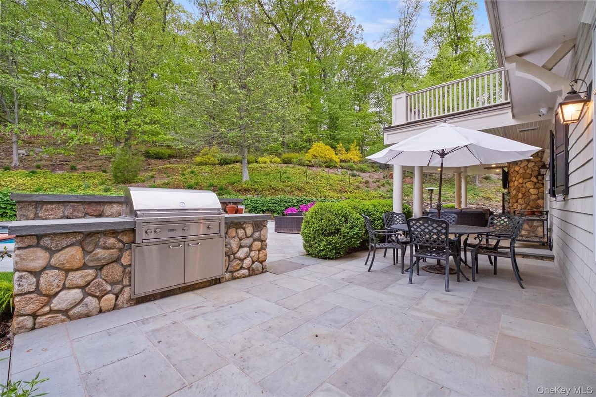 Exterior, Outdoor Kitchen