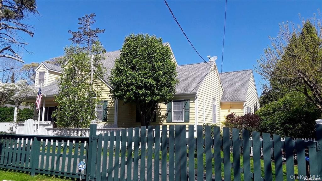 Exterior, Facade, Queen Anne Victorian