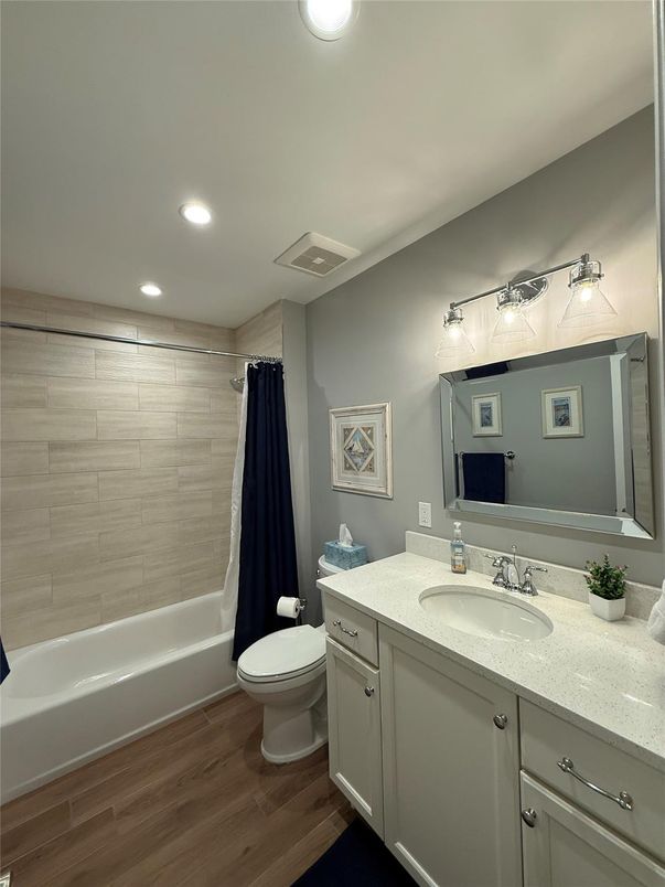 Bathroom, Interior, Recessed Lighting, Wood Texture Flooring