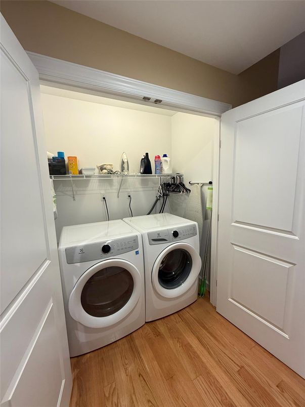 Interior, Washer, Wood Texture Flooring
