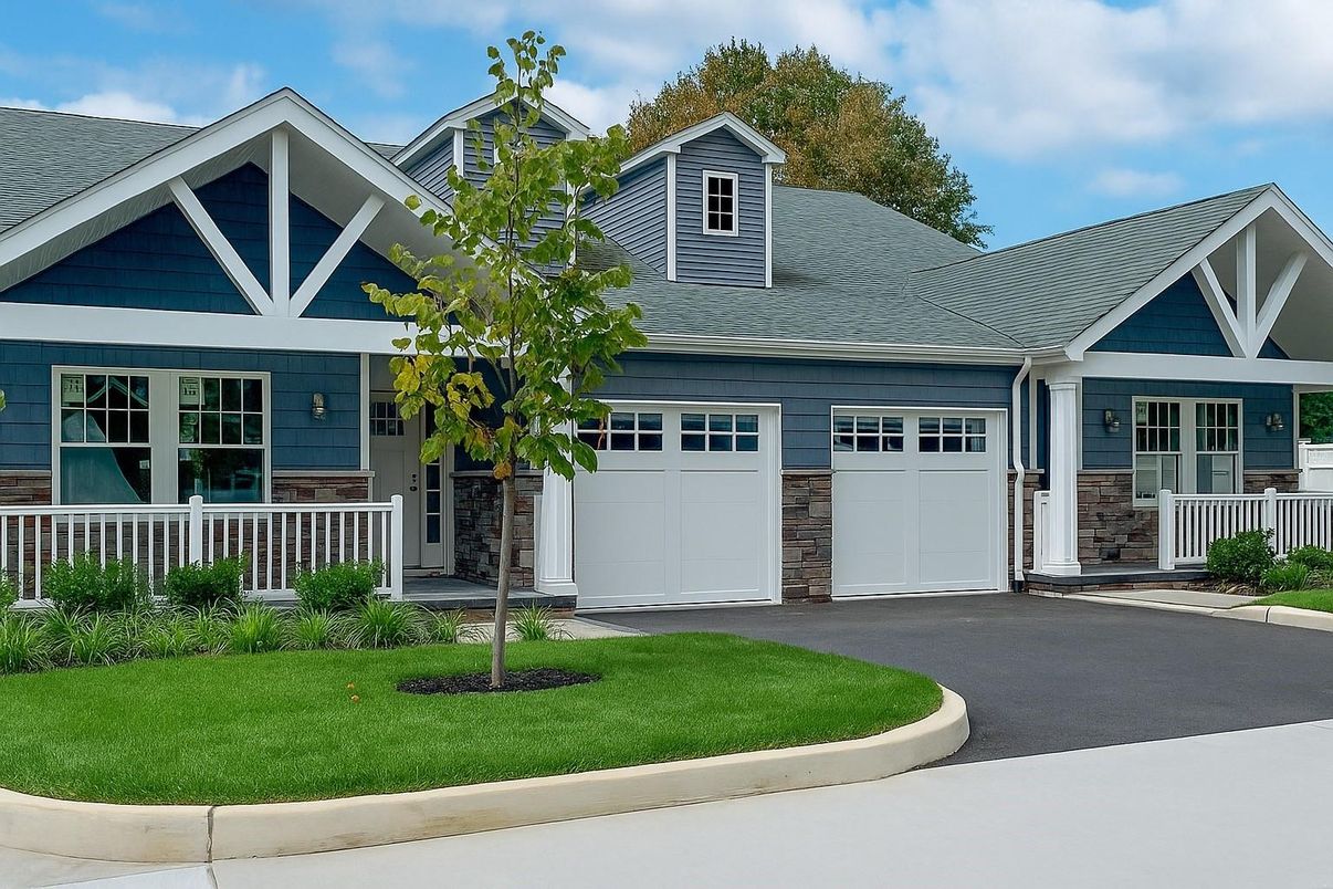 Attached, Exterior, Facade, Ranch