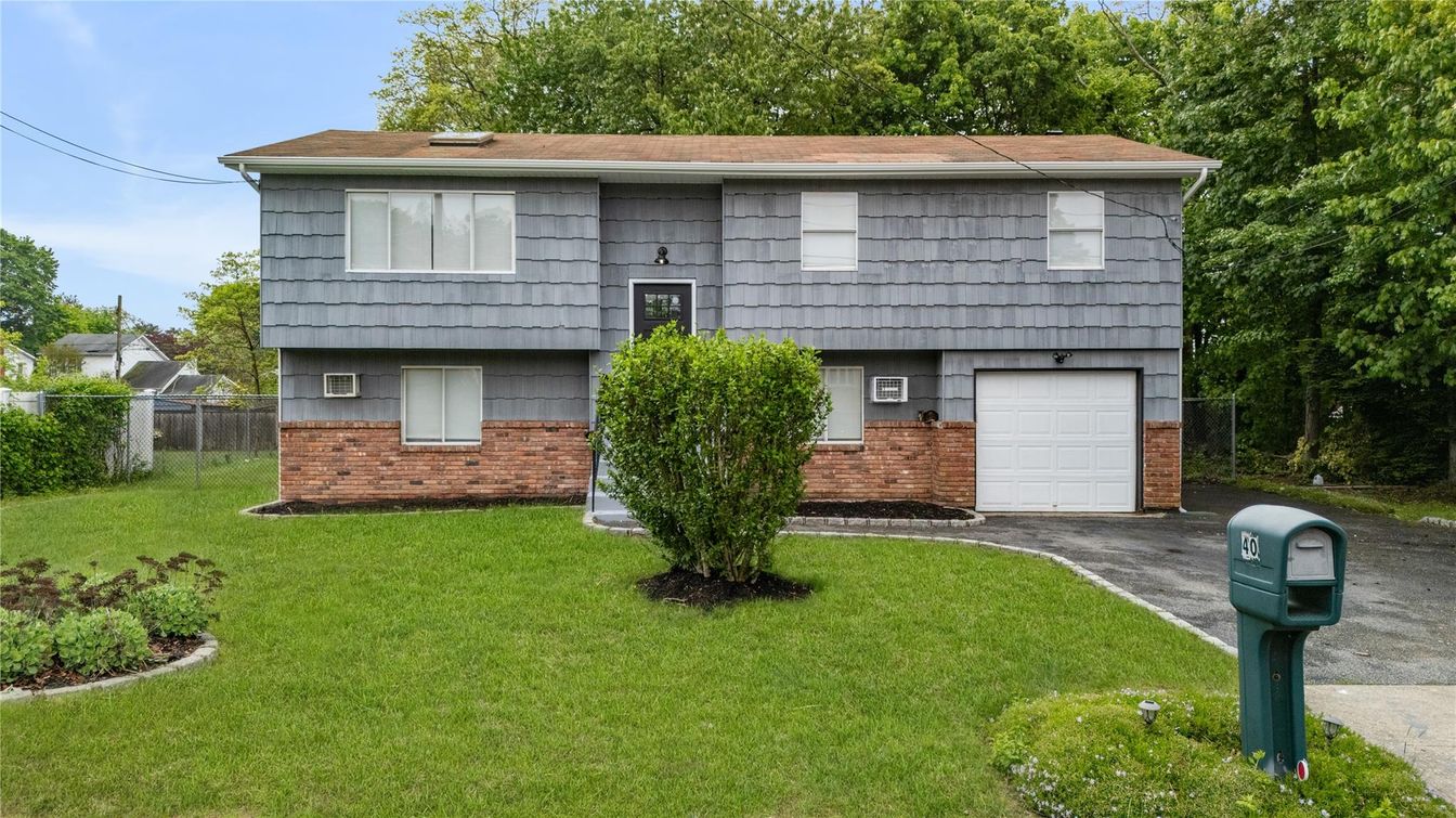 Attached, Exterior, Facade, Brick Facade, Raised Ranch
