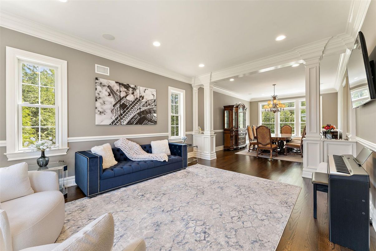 Chandelier, Dining room, Interior, Piano, Recessed Lighting, Wood Texture Flooring