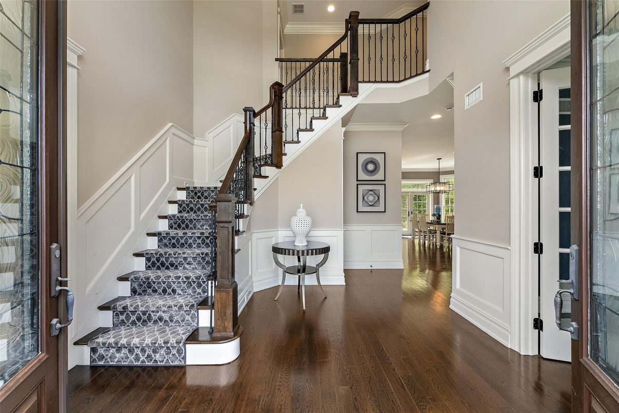 Chandelier, Dining room, Interior, Recessed Lighting, Wood Texture Flooring