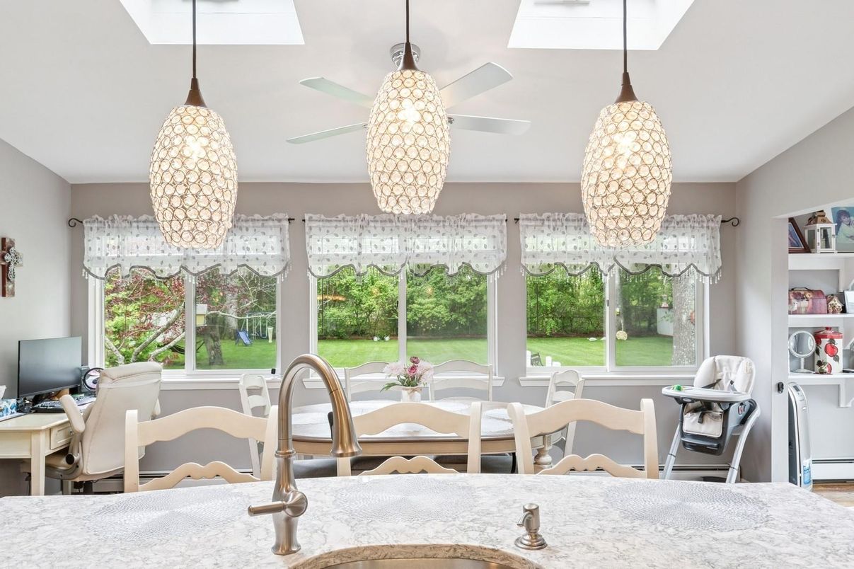 Chandelier, Dining room, Interior, Pendant Lights