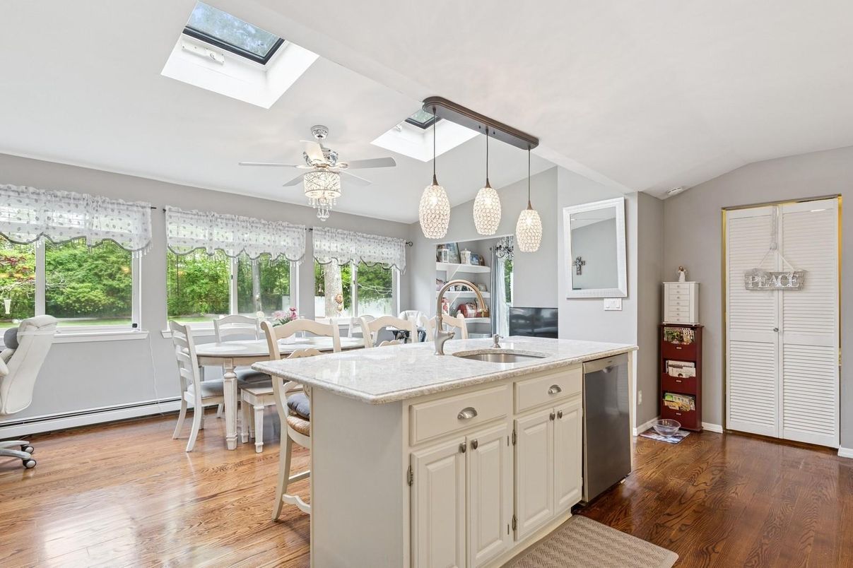 Dining room, Interior, Kitchen, Pendant Lights, Wood Texture Flooring