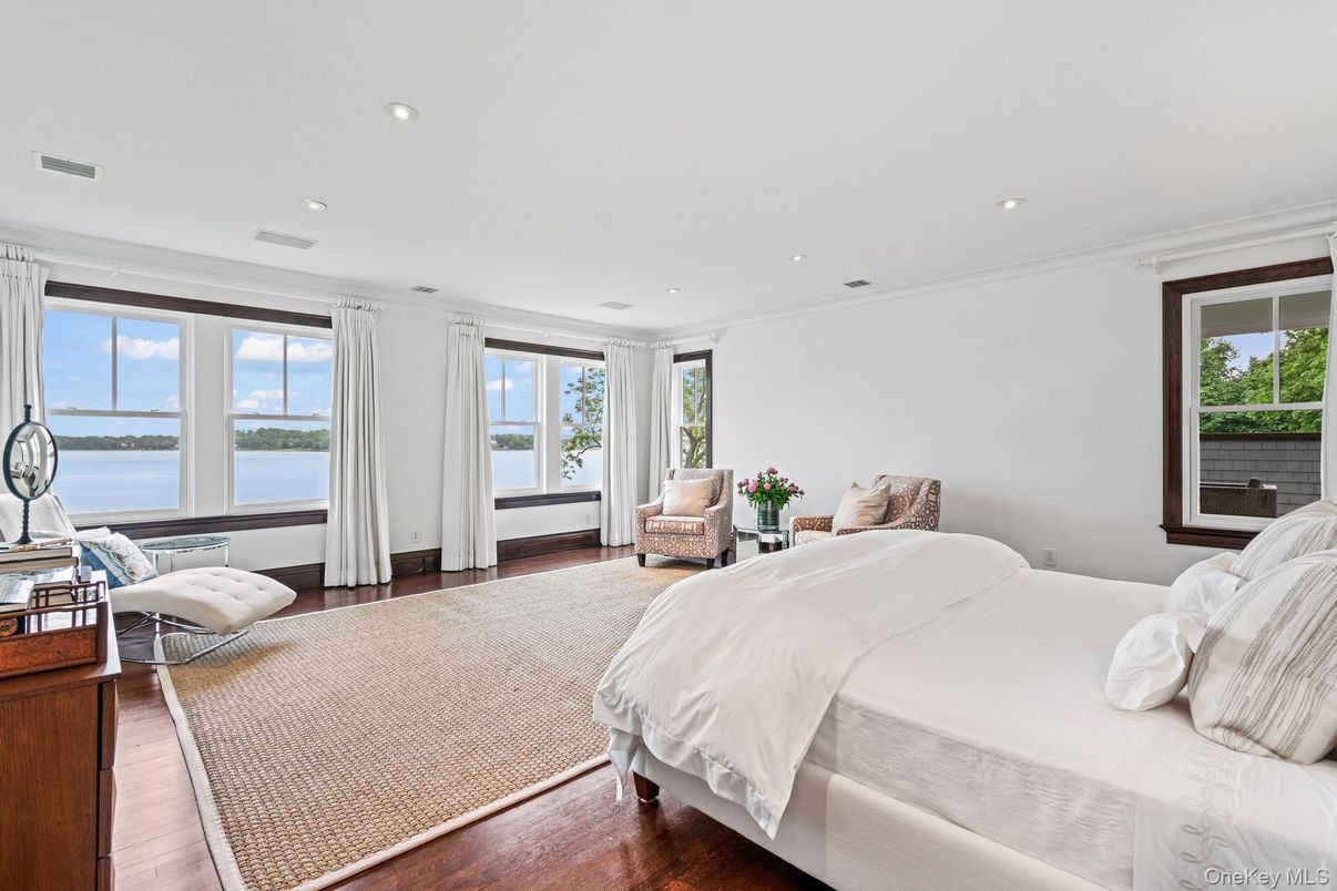 Bedroom, Interior, Recessed Lighting, Water, Wood Texture Flooring
