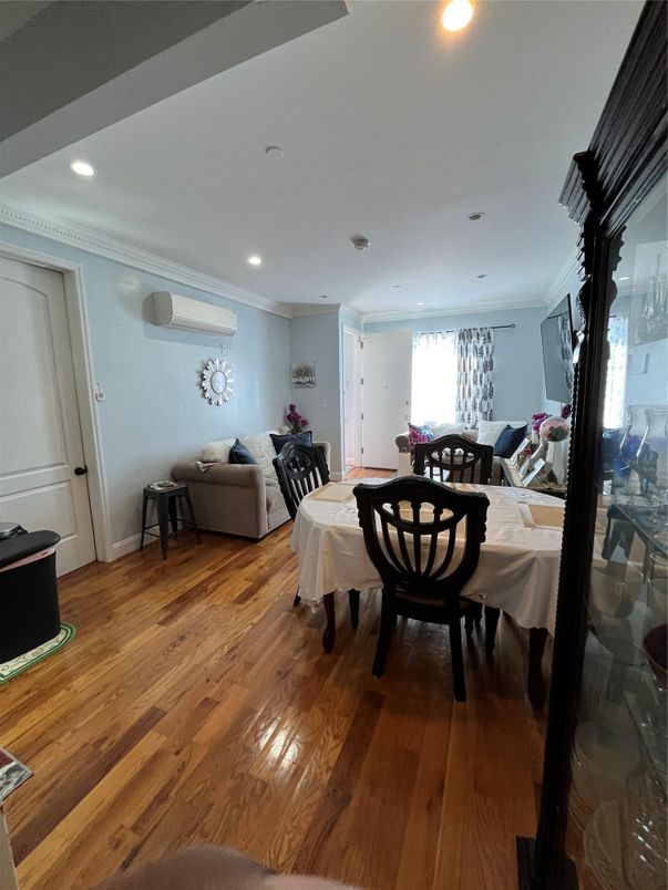 Dining room, Interior, Living room, Recessed Lighting, Wood Texture Flooring