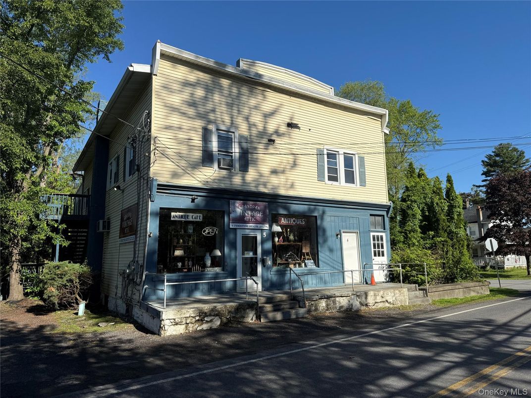 Exterior, Facade, Farmhouse