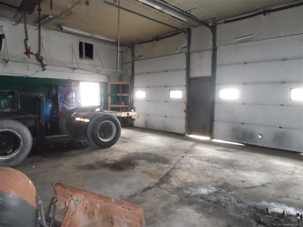 Garage, Interior