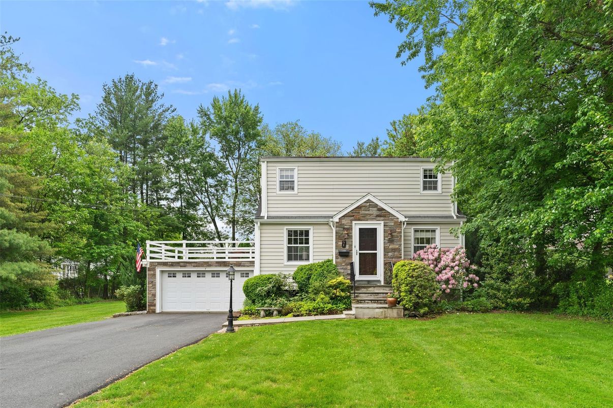 Attached, Backyard, Exterior, Facade, Cape Cod