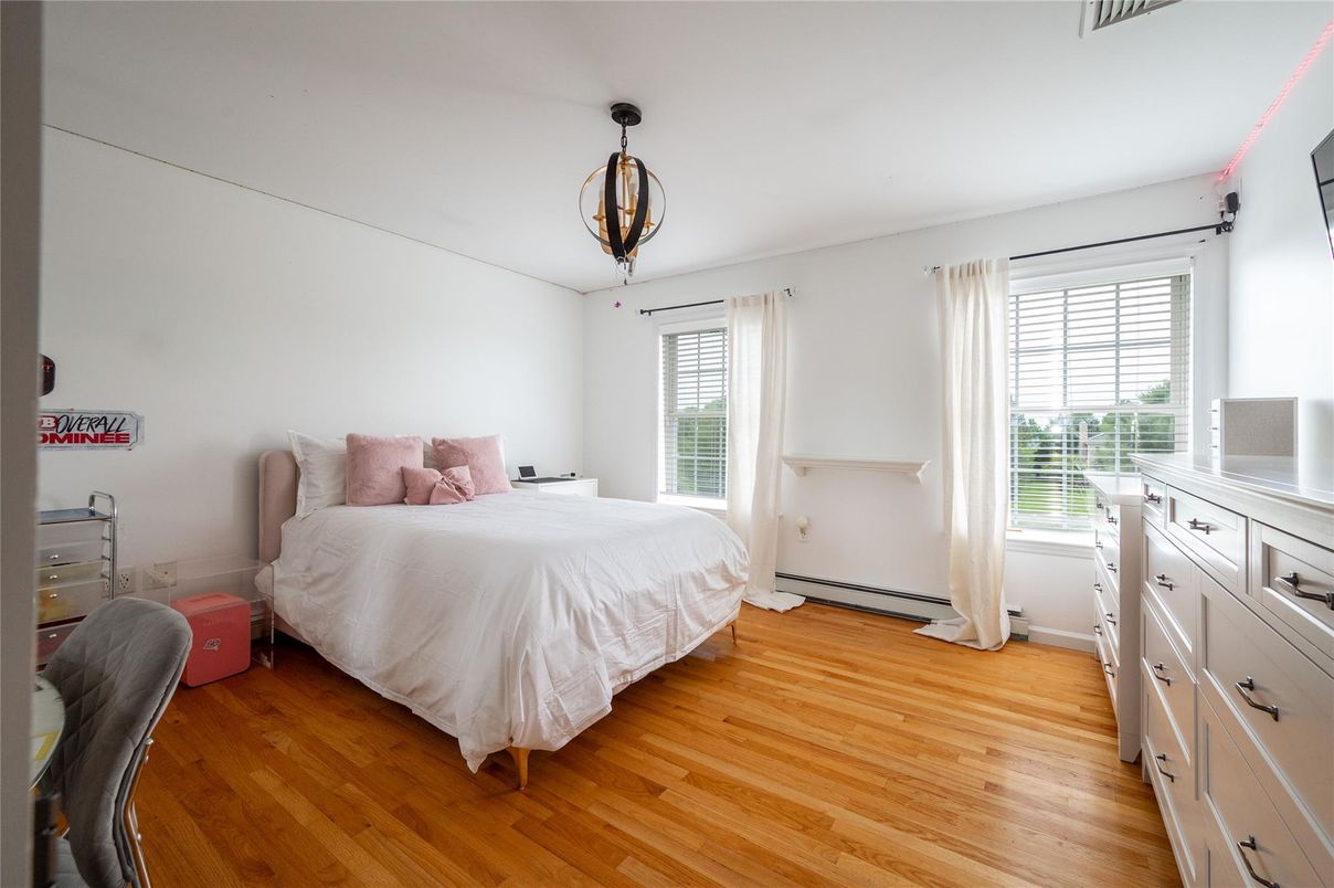Bedroom, Interior, Pendant Lights, Wood Texture Flooring