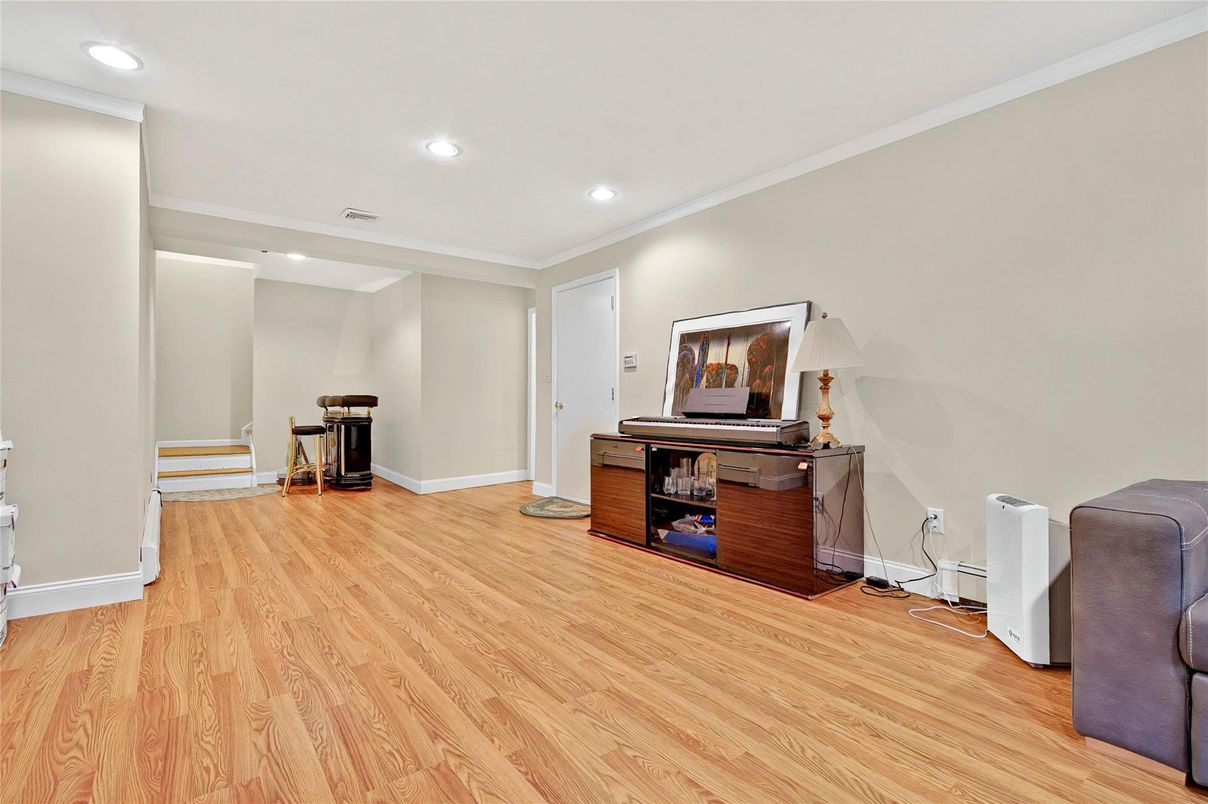 Interior, Recessed Lighting, Wood Texture Flooring