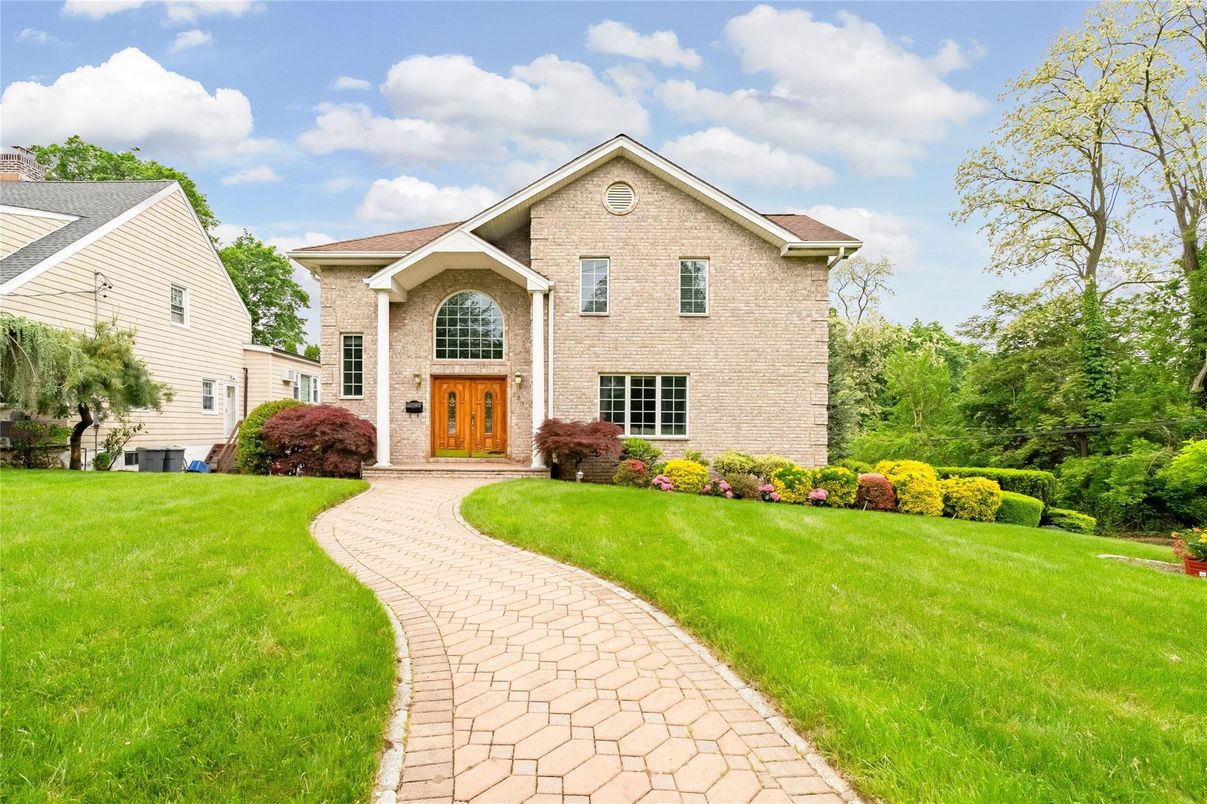 Exterior, Facade, Brick Facade, Brick Traditional