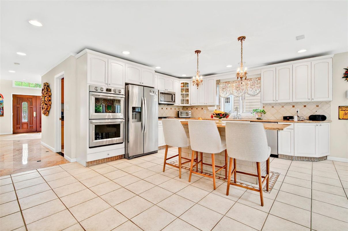 Chandelier, Interior, Kitchen, Recessed Lighting, Stainless Steel Appliances