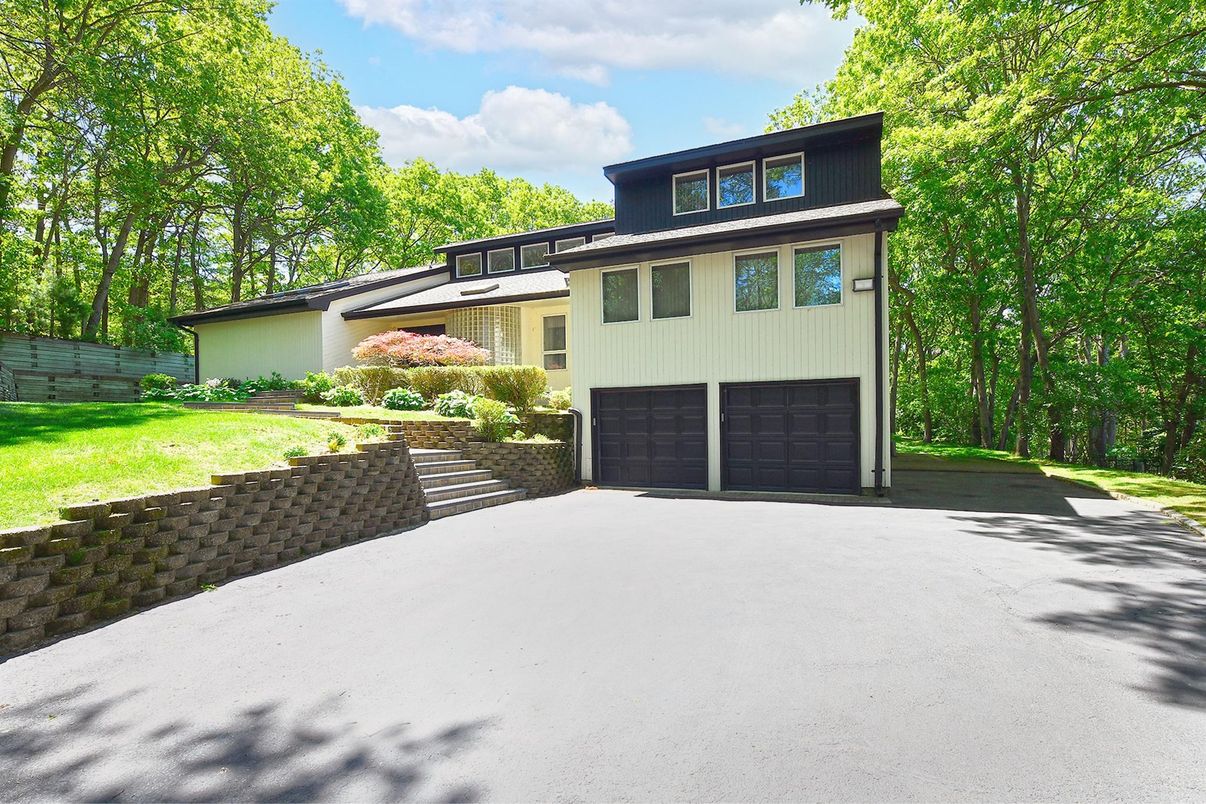 Attached, Exterior, Facade, Raised Ranch