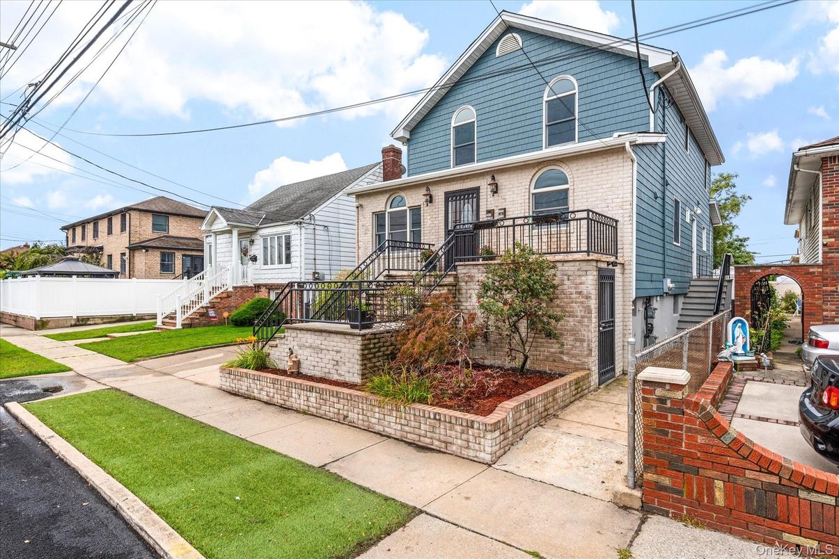 Exterior, Facade, Brick Facade, Queen Anne Victorian
