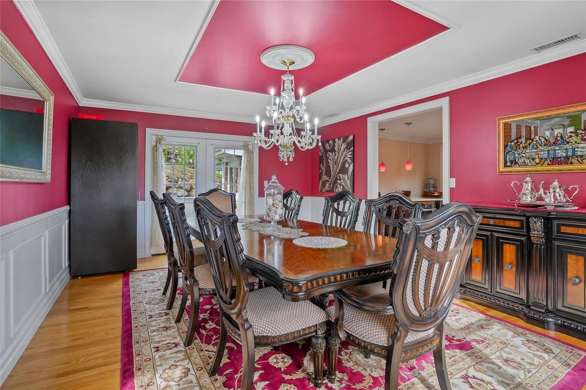 Chandelier, Dining room, Interior, Wood Texture Flooring