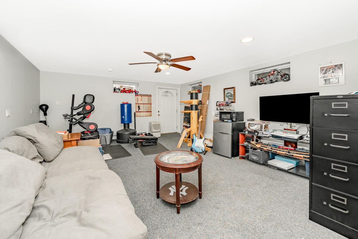 Fitness Equipment, Interior, Living room, Recessed Lighting