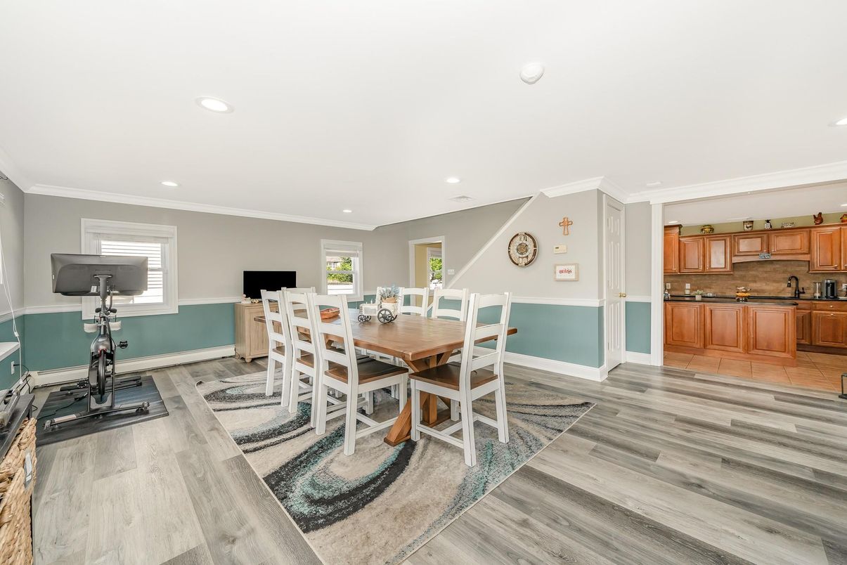 Dining room, Fitness Equipment, Interior, Kitchen, Recessed Lighting, Wood Texture Flooring