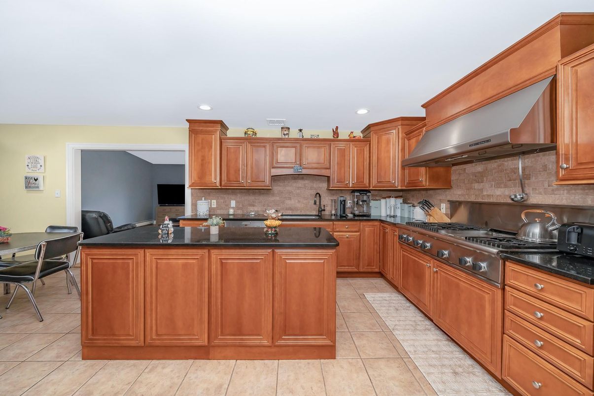 Dining room, Interior, Kitchen, Recessed Lighting, Stainless Steel Appliances