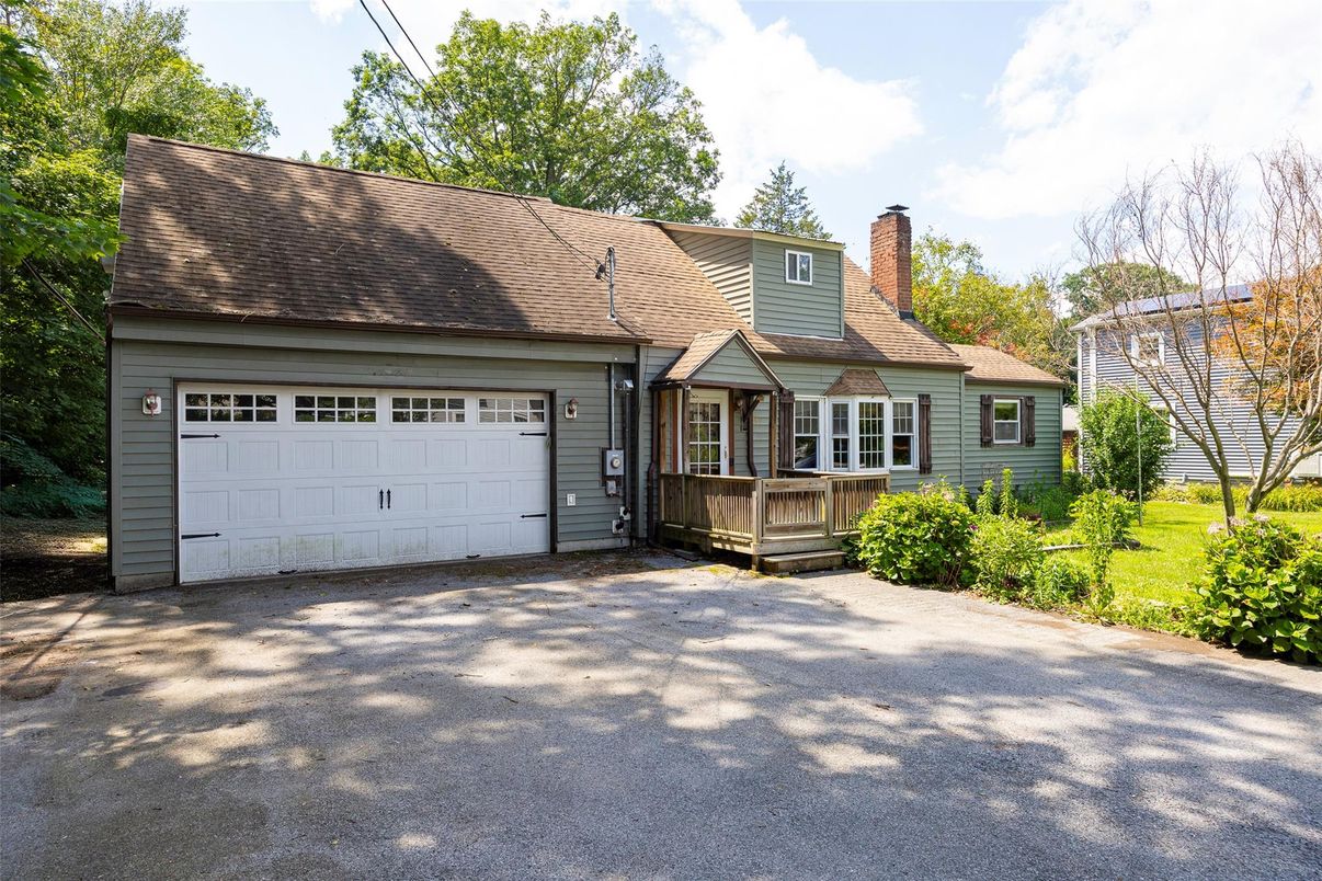Attached, Exterior, Facade, Cape Cod