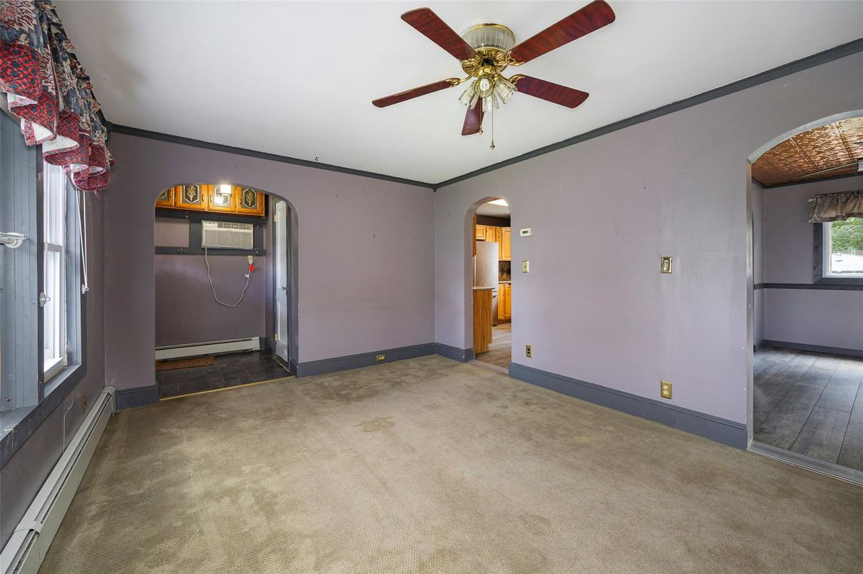 Empty room, Interior