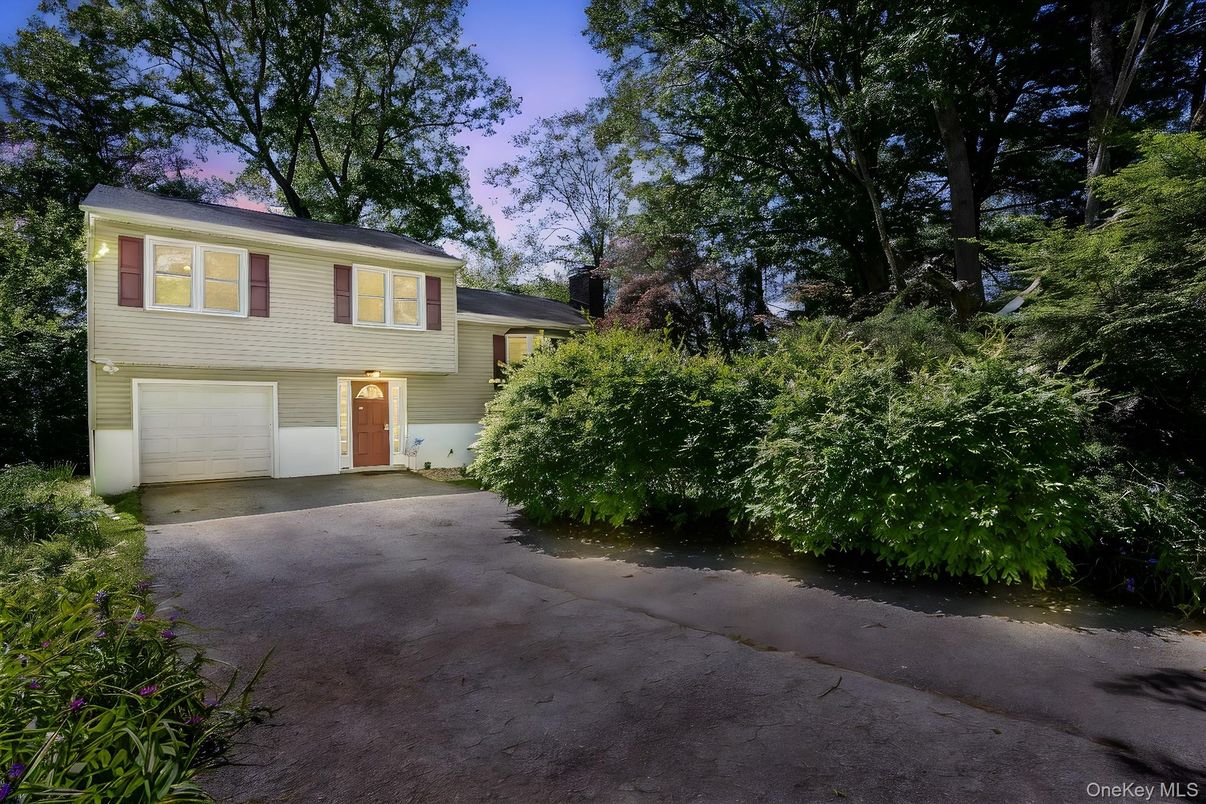 Attached, Exterior, Facade, Raised Ranch