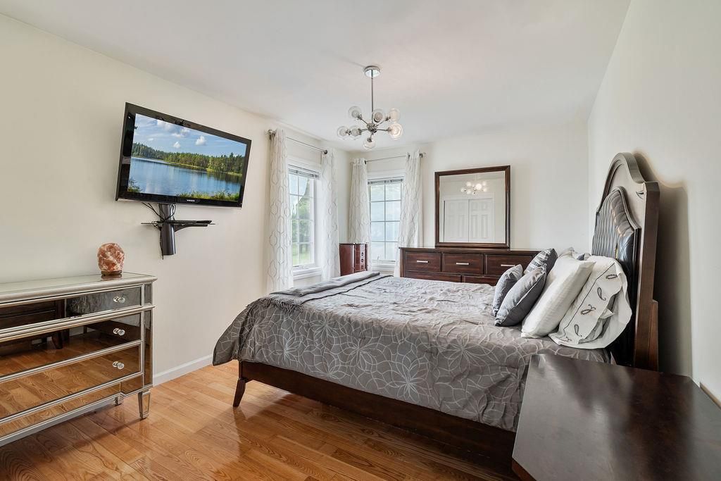 Bedroom, Interior, Pendant Lights, Wood Texture Flooring