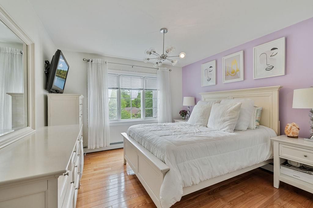 Bedroom, Interior, Pendant Lights, Wood Texture Flooring