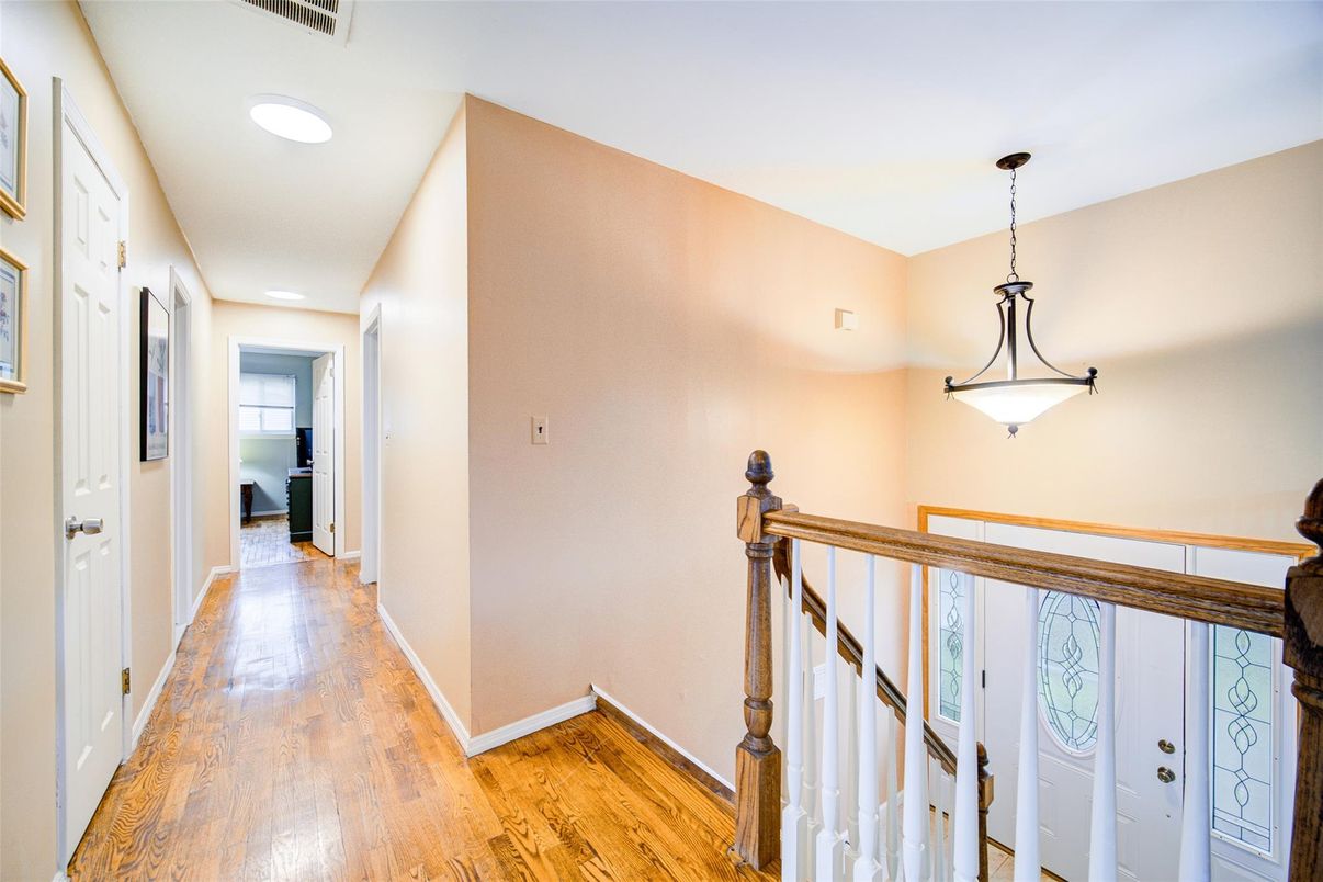 Interior, Pendant Lights, Recessed Lighting, Wood Texture Flooring