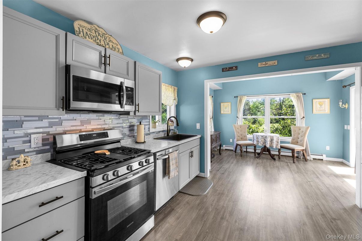 Dining room, Interior, Kitchen, Stainless Steel Appliances, Wood Texture Flooring
