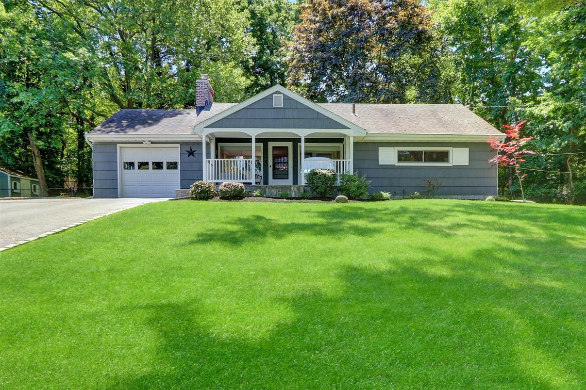 Attached, Exterior, Facade, Ranch