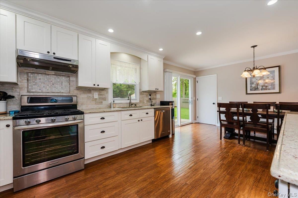 Dining room, Interior, Kitchen, Pendant Lights, Recessed Lighting, Stainless Steel Appliances, Wood Texture Flooring