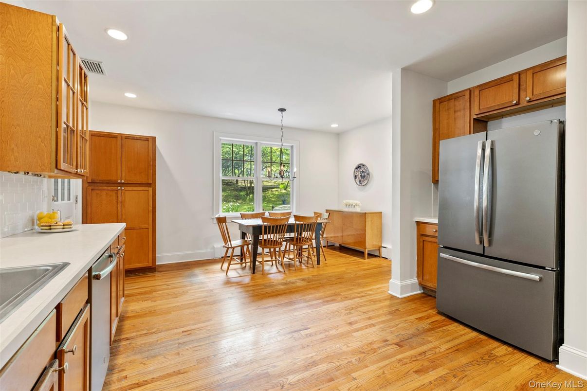 Dining room, Interior, Kitchen, Pendant Lights, Recessed Lighting, Wood Texture Flooring