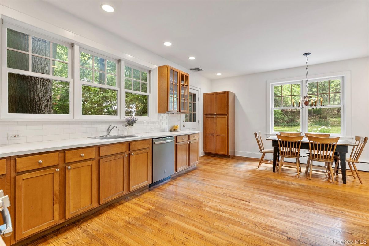 Dining room, Interior, Kitchen, Pendant Lights, Recessed Lighting, Wood Texture Flooring