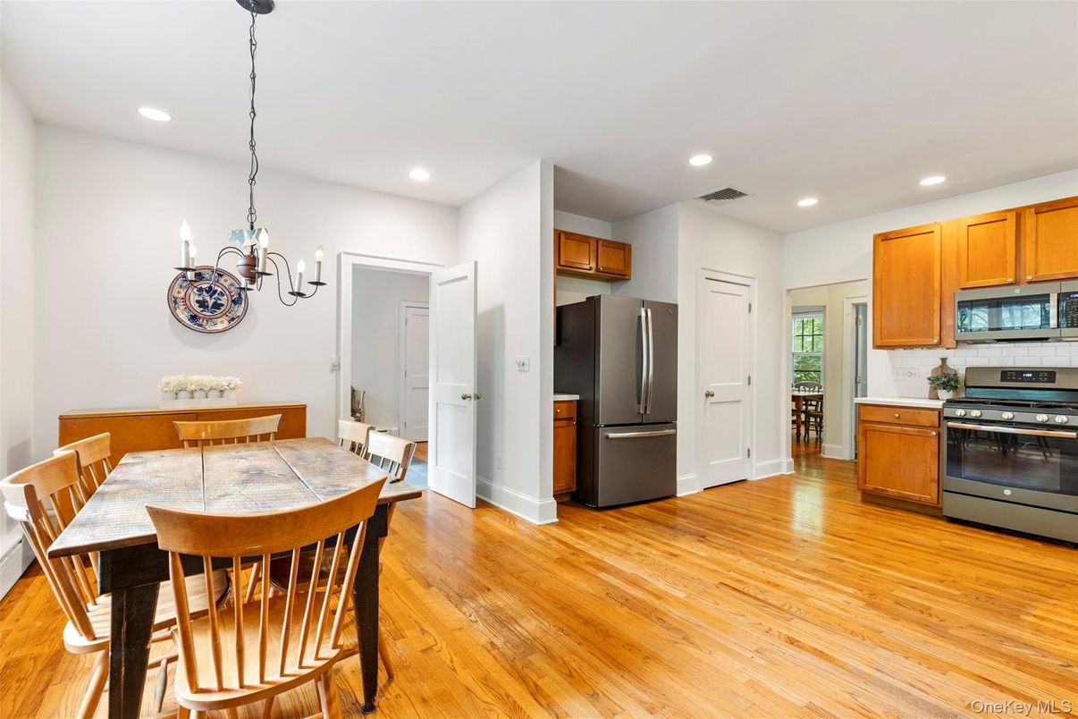 Chandelier, Dining room, Interior, Kitchen, Recessed Lighting, Wood Texture Flooring