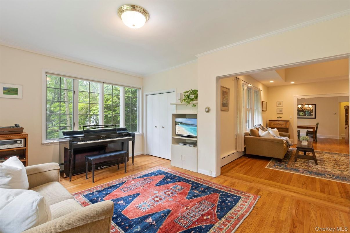 Interior, Living room, Piano, Recessed Lighting, Wood Texture Flooring