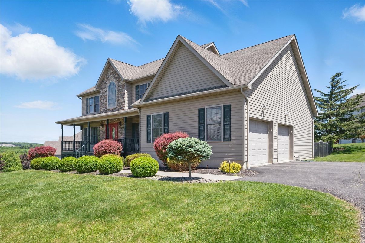 Attached, Exterior, Facade, Farmhouse