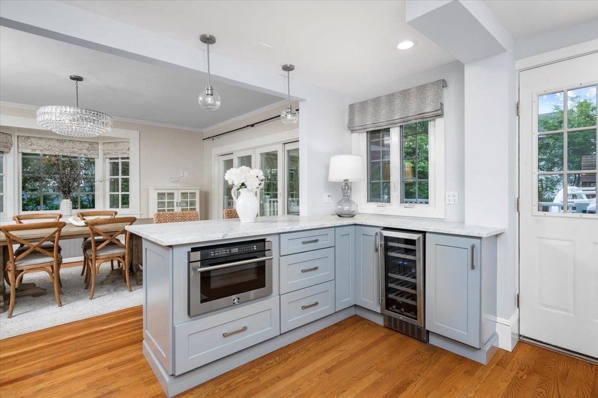 Chandelier, Dining room, Interior, Kitchen, Pendant Lights, Recessed Lighting, Wood Texture Flooring