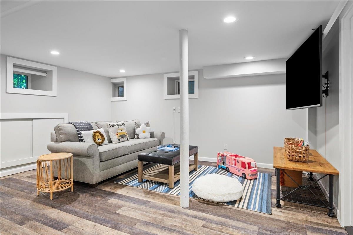 Interior, Living room, Recessed Lighting, Wood Texture Flooring